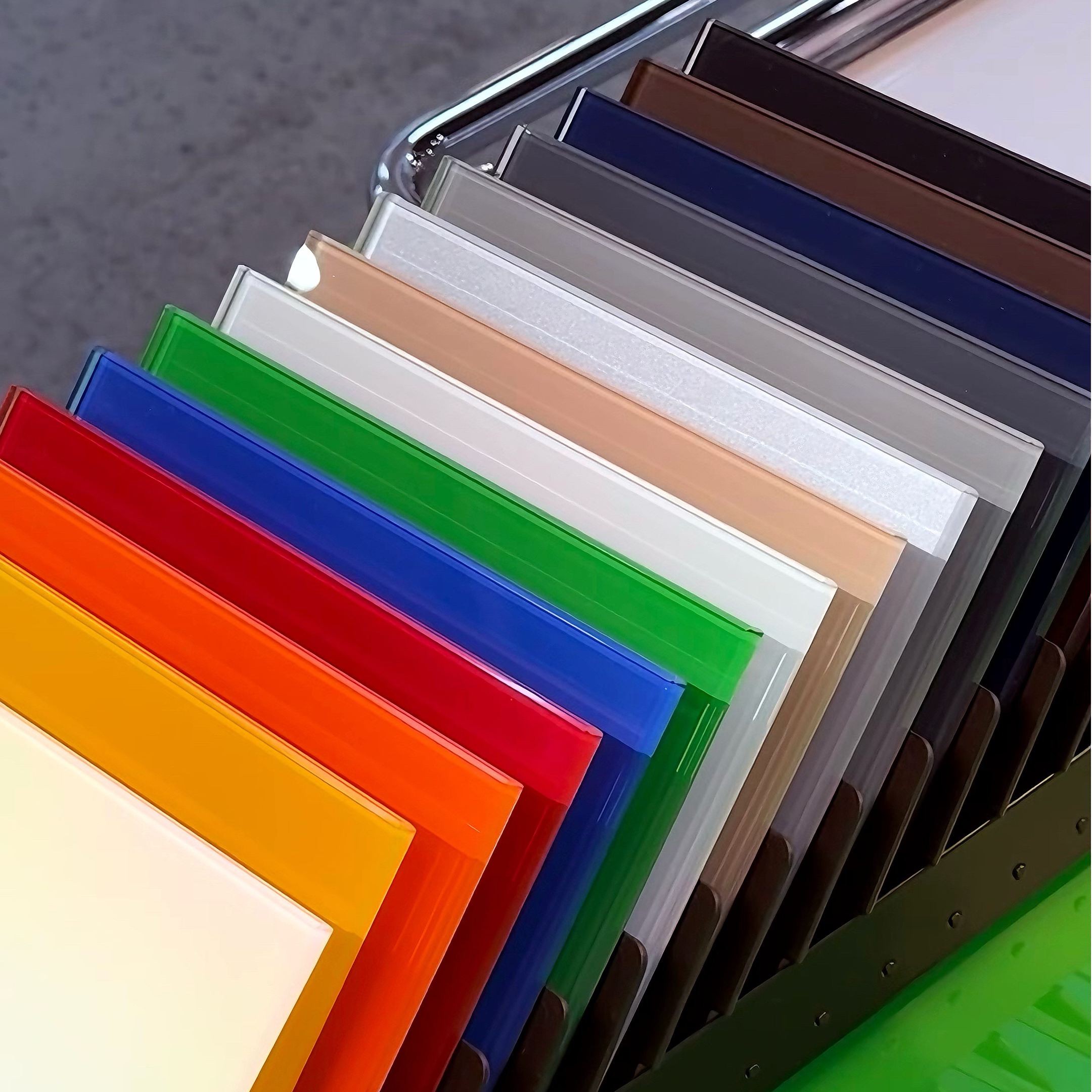 Tinted Glass زجاج ملون (1)