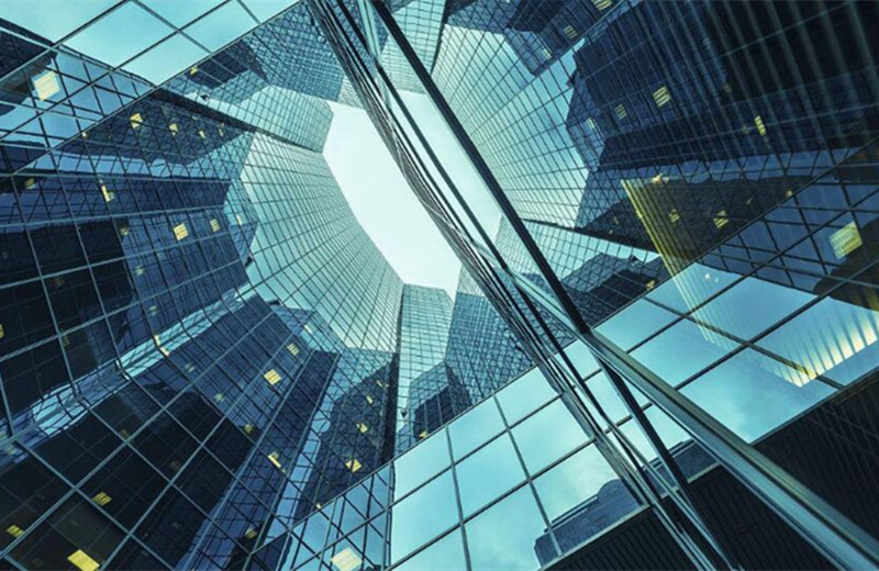 تطبيقات واسعة للزجاج فائق الوضوح