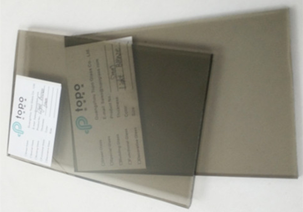 اليورو البرونزية الزجاج