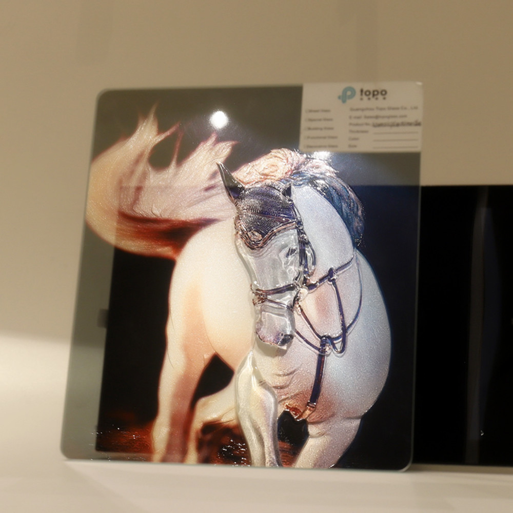 زجاج المرآة السحرية