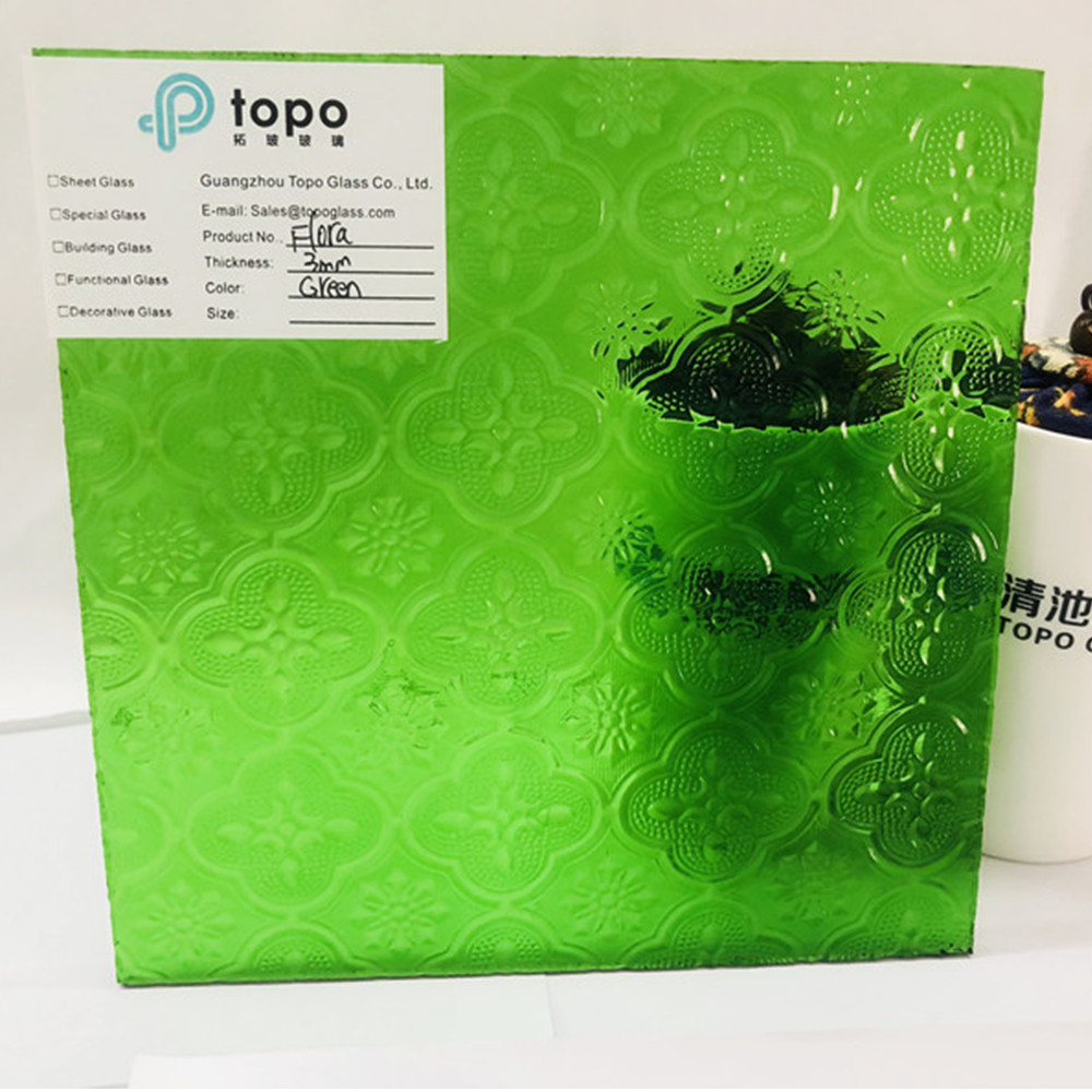 زجاج بنمط النباتات الخضراء