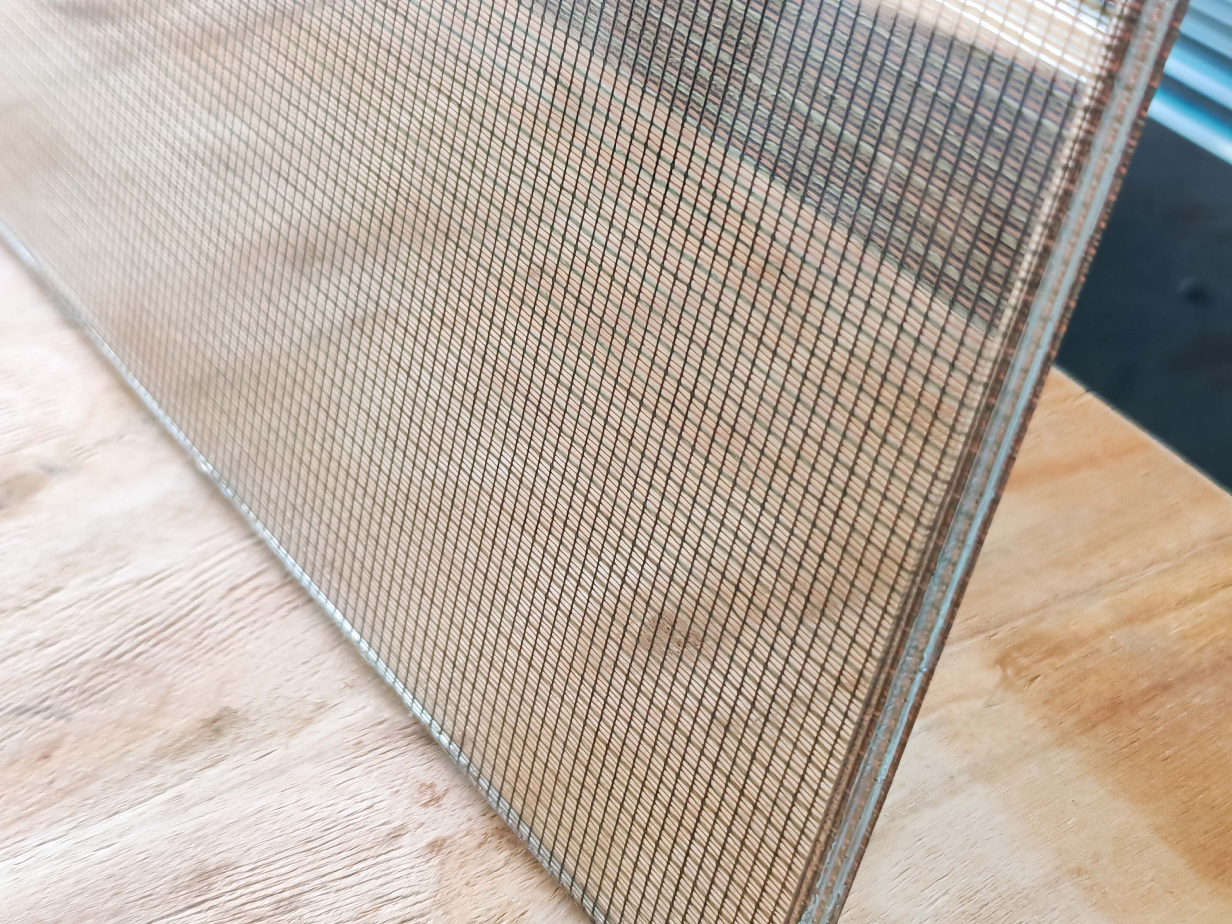 الحرير البينية الزجاج الرقائقي