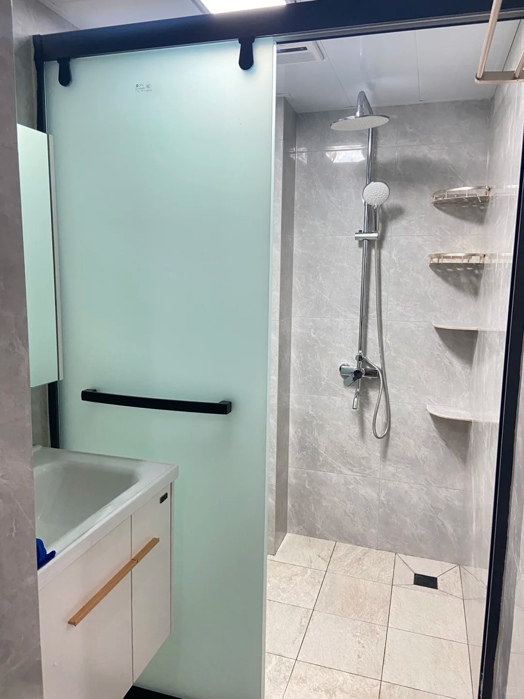 زجاج عاكس أخضر