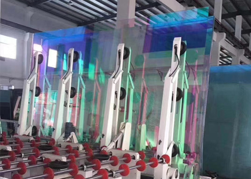 زجاج ثنائي اللون