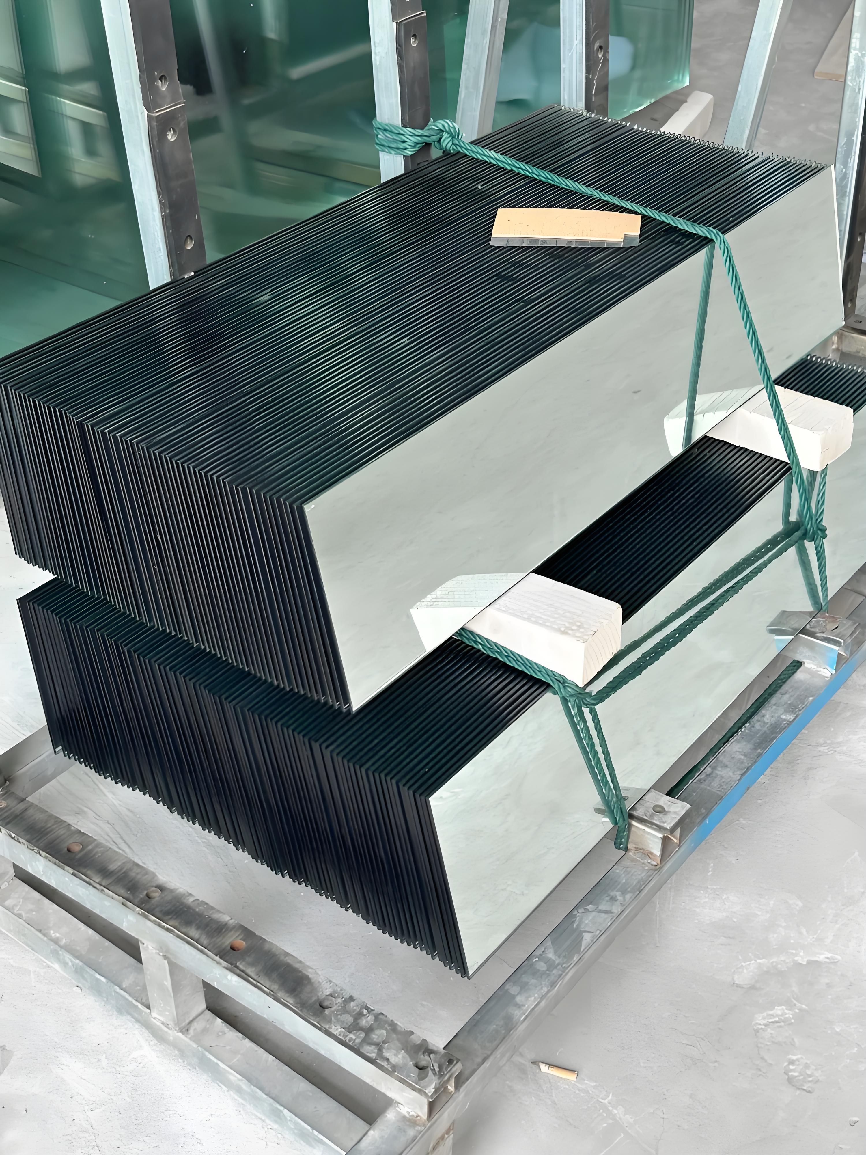 زجاج مرآة مقسى