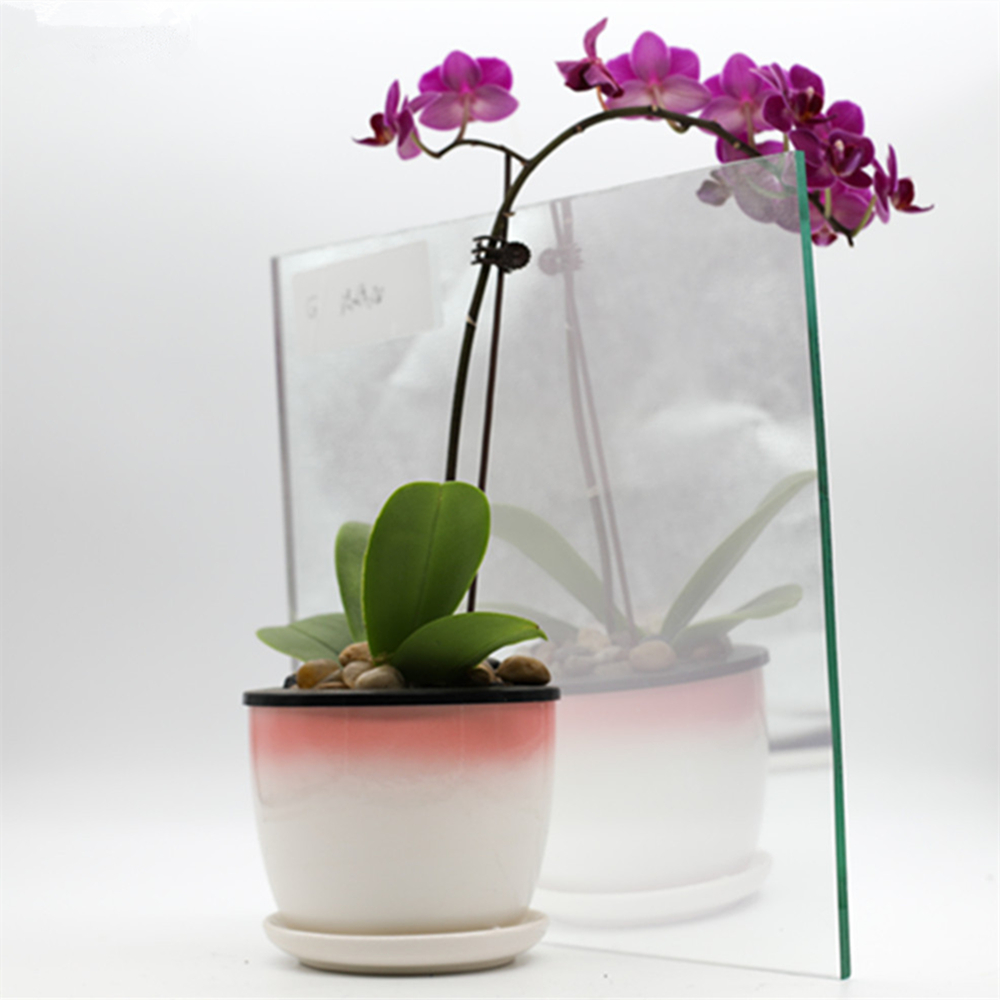 زجاج المرآة السحرية