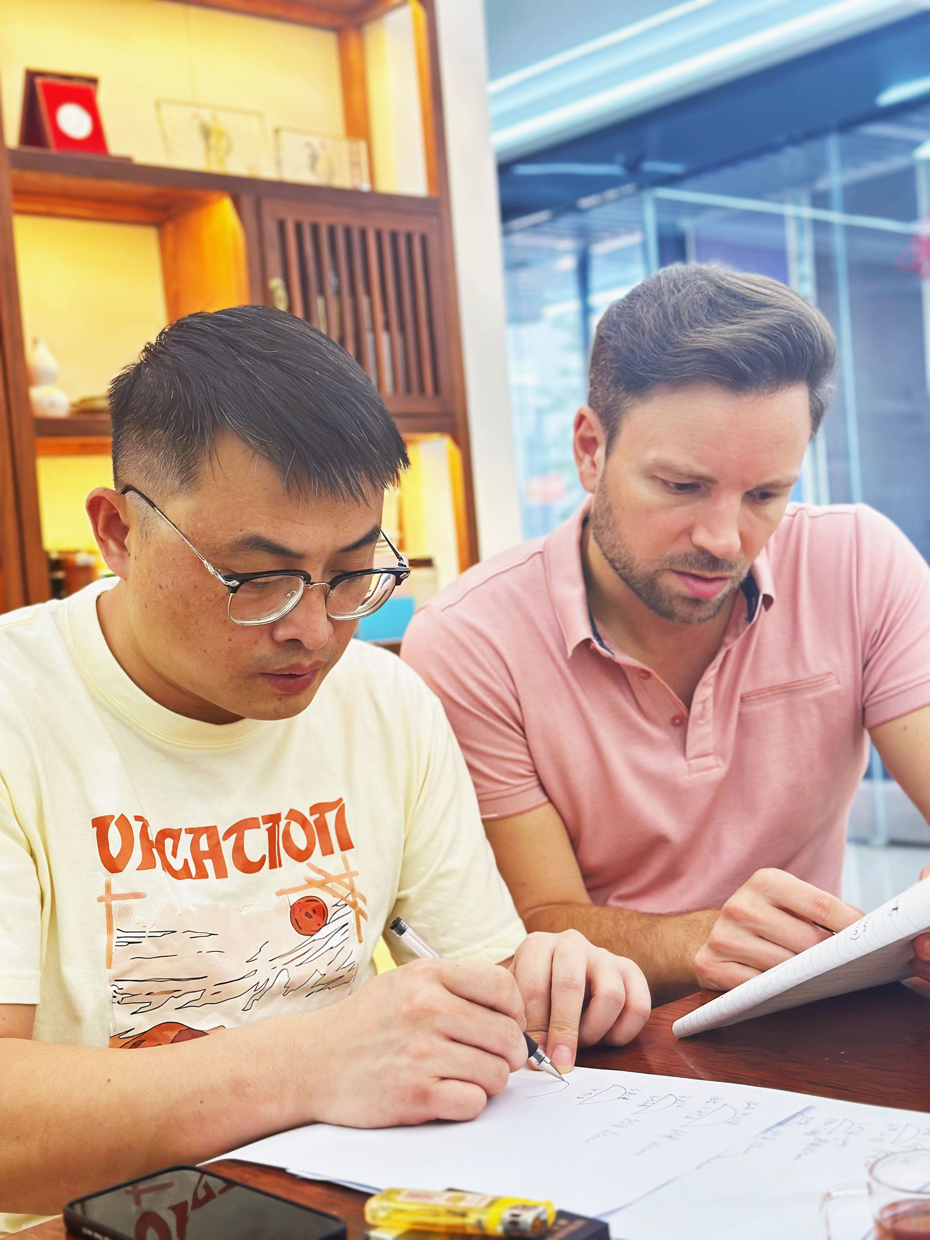 قام ممثلو مشتريات المباني التجارية الفرنسية بزيارة شركة TopoGlass لتعزيز التعاون في المشروع (4) 