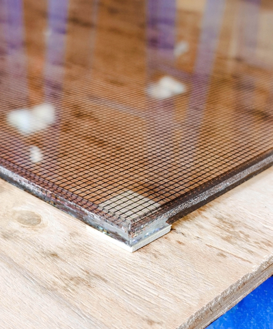 الحرير البينية الزجاج الرقائقي