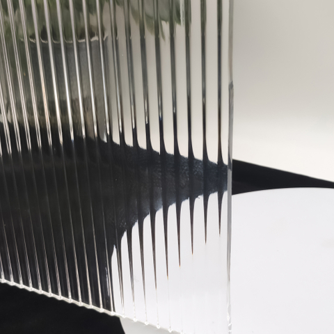 زجاج ذو نمط محكم