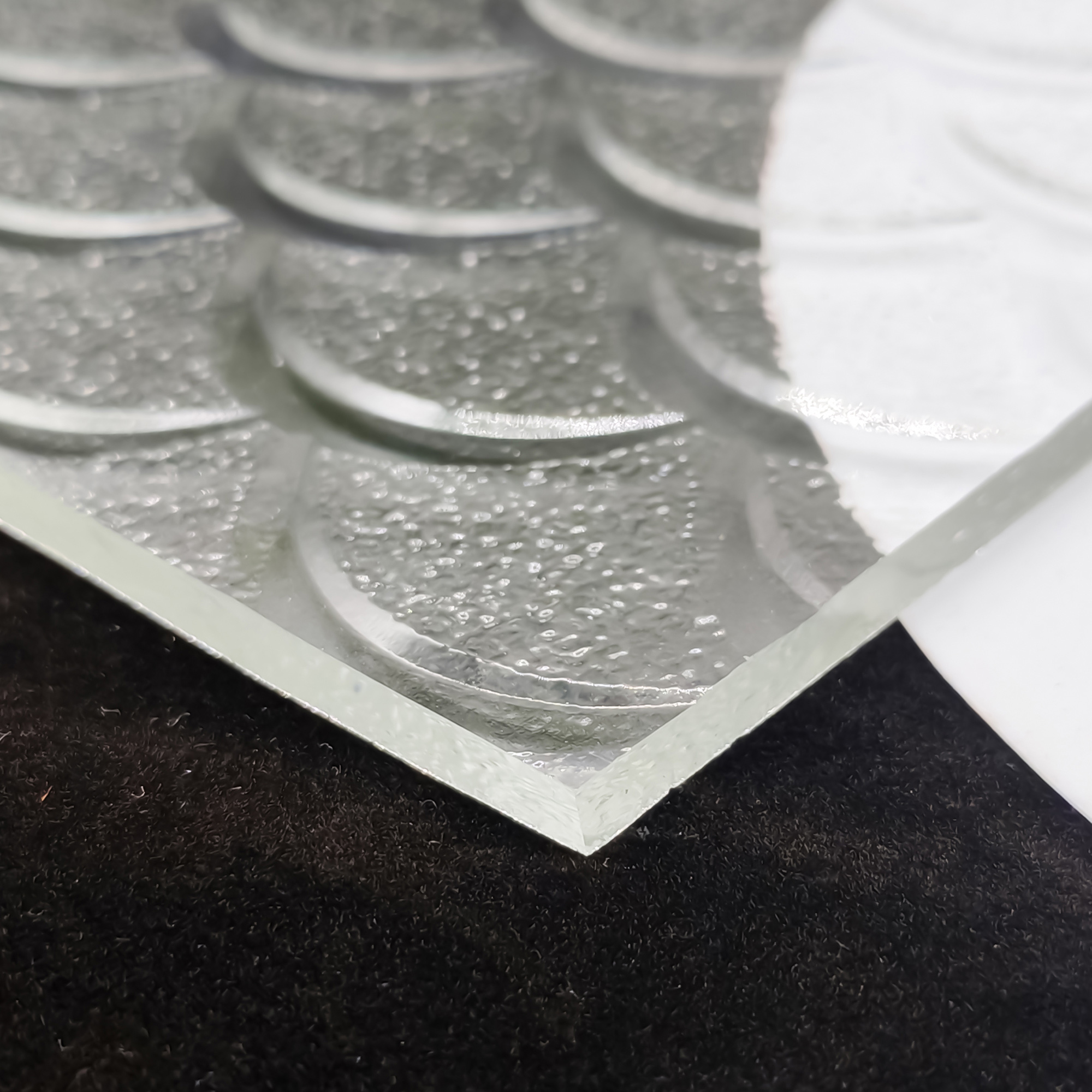 زجاج غامض (5)