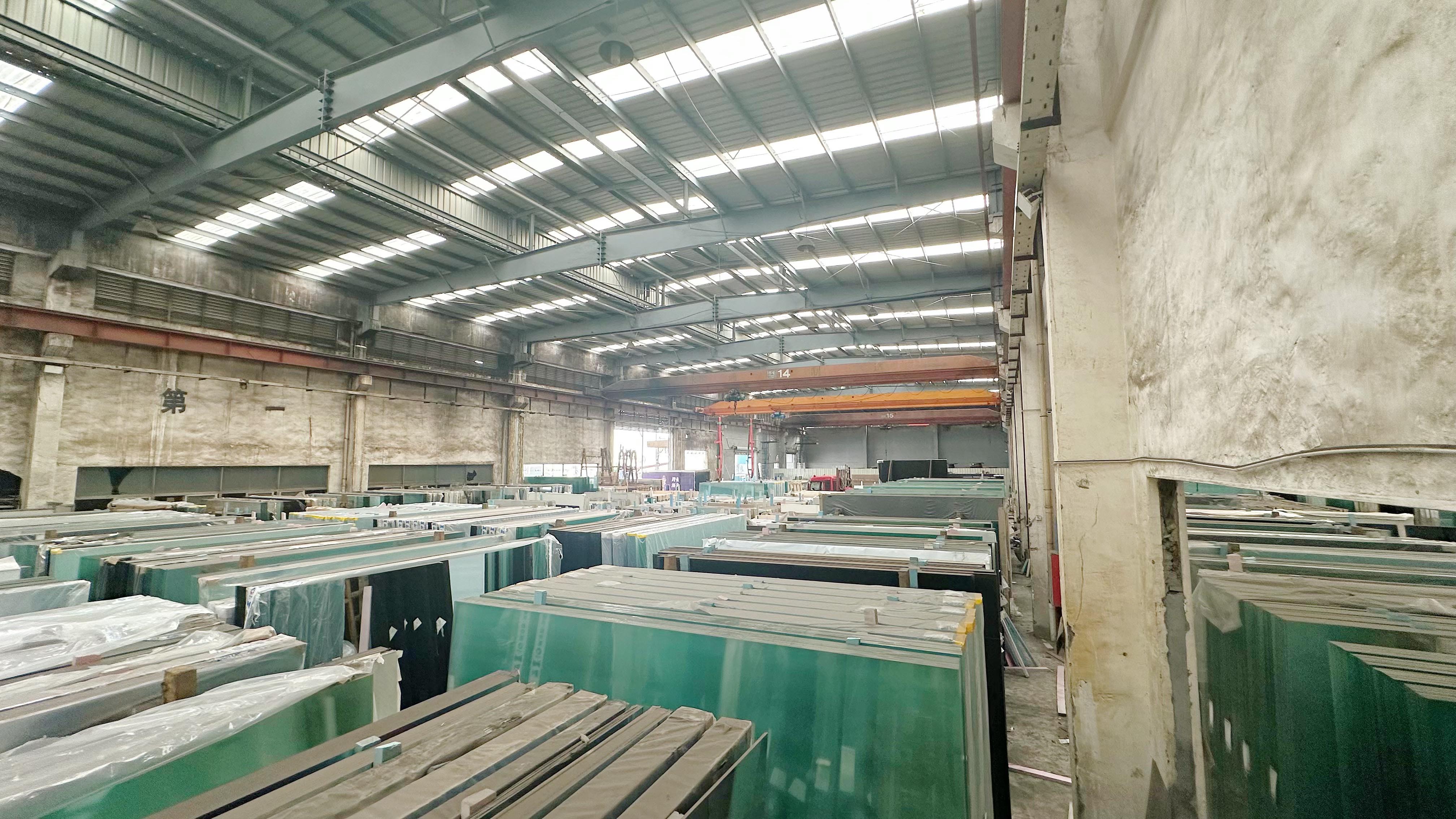 مصنع الزجاج الرقائقي