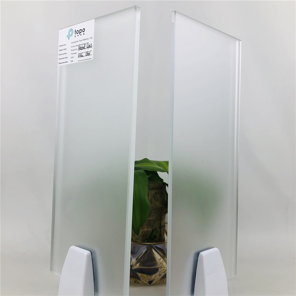 زجاج بلوري فائق الوضوح