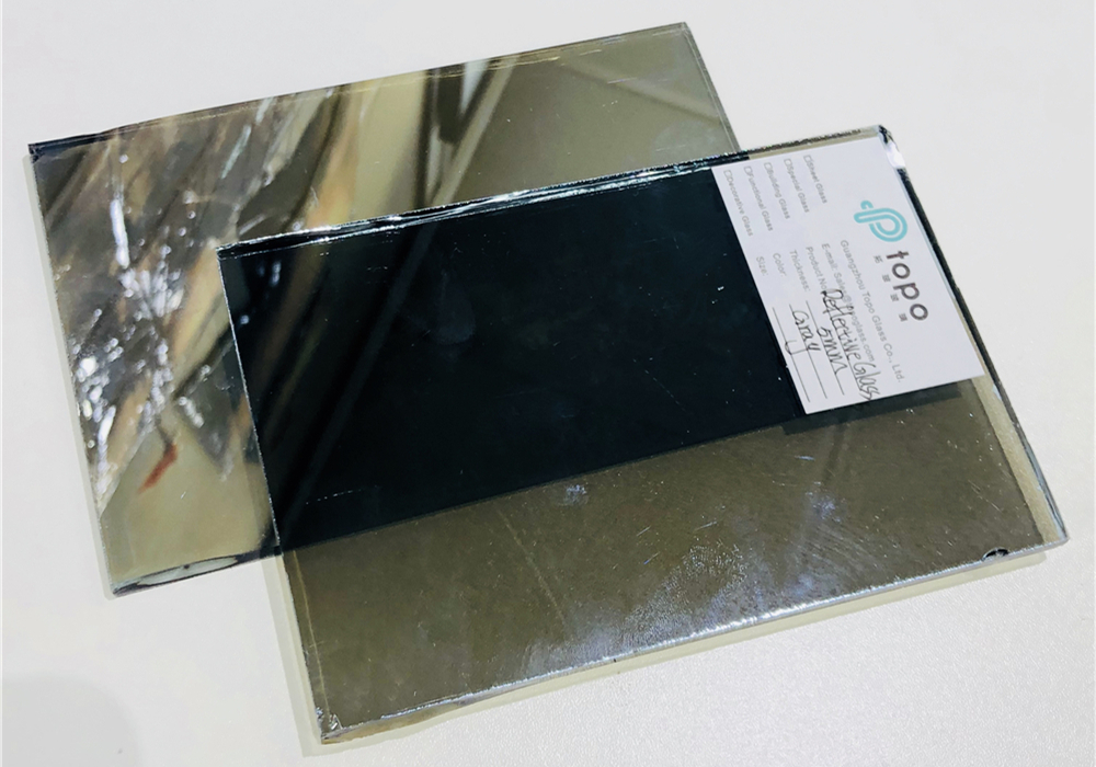 زجاج عاكس رمادي